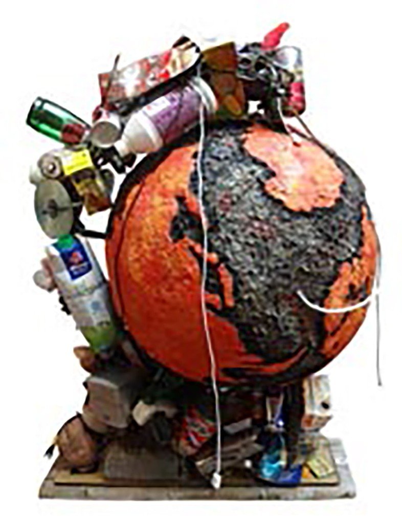 untitled_Philip Mbusi_Skulptur_Paper Mache and recycled material_760x560x930 mm
